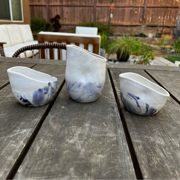 Studio Pottery 3 Piece Set White with Blue Swirl Pitcher and Mugs ART DECO - Picture 8 of 15